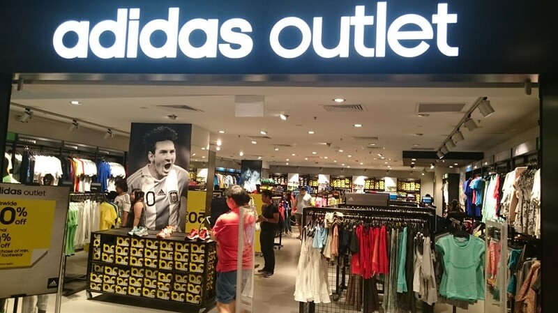 Hàng outlet cũng thường là hàng qua mùa hoặc mắc lỗi 